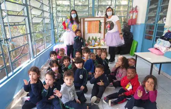 História “João Pé de Feijão” anima alunos da Escola Amauri do Nascimento