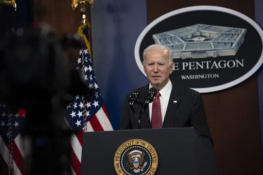 Biden pede investigação sobre morte de jovem negro pela polícia