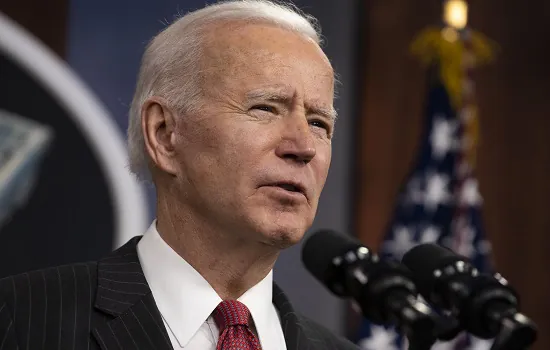 Biden reforça importância da vacinação contra covid-19 para salvar vidas