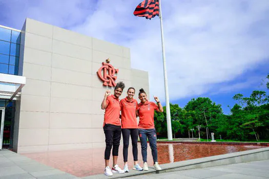 Com novas contratações, Flamengo apresenta equipe feminina para 2022