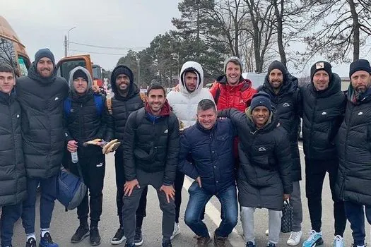 Jogadores conseguem deixar a Ucrânia e trio está de volta ao Brasil