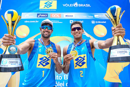 CIRCUITO BRASILEIRO: Vitor Felipe e Renato são campeões em Itapema (SC)