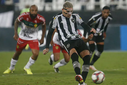 Série B: Botafogo derrota Brusque por 3 a 0