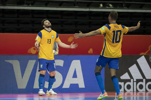 Neste domingo (26), Brasil derrota o Marrocos e vai à semifinal da Copa do Mundo de futsal