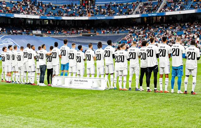 Em jogo com homenagem a Vini Jr.