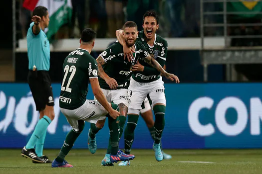 Palmeiras ganha do Goiás com facilidade e aumenta vantagem na ponta do Brasileiro