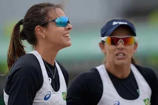 Carol Horta e Ângela são superadas na semifinal e buscam o bronze