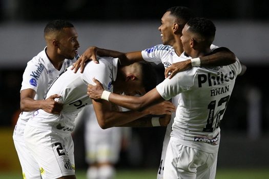 Santos arranca vitória e fica perto de vaga nas oitavas da Sul-America