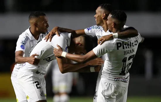 Santos arranca vitória e fica perto de vaga nas oitavas da Sul-America