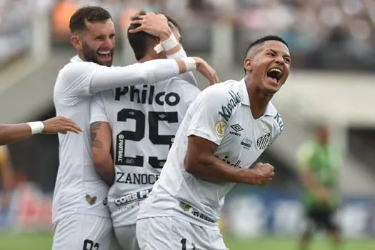 Santos vence América-MG e vira líder do Brasileiro