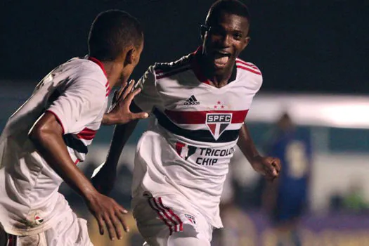 Em jogo tumultuado, São Paulo bate Cruzeiro e vai à semifinal da Copinha