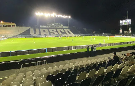 Vasco recebe Ponte Preta em busca da primeira vitória na Série B do Campeonato Brasileiro