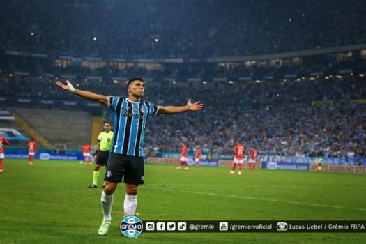 Grêmio vence e aumenta crise do Internacional