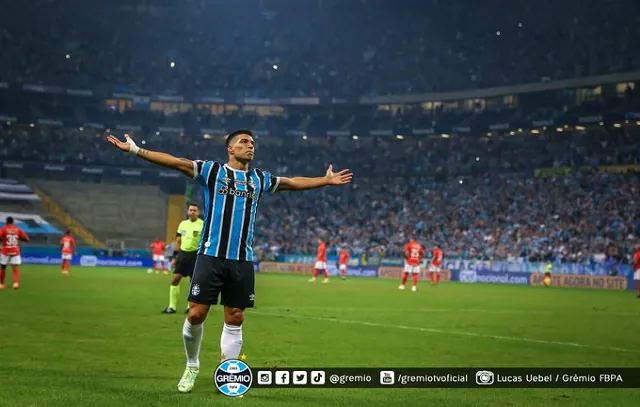 Grêmio vence e aumenta crise do Internacional