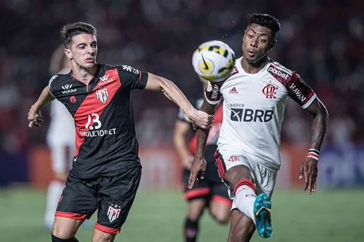 Atlético-GO e Flamengo empatam em jogo com emoção até o fim