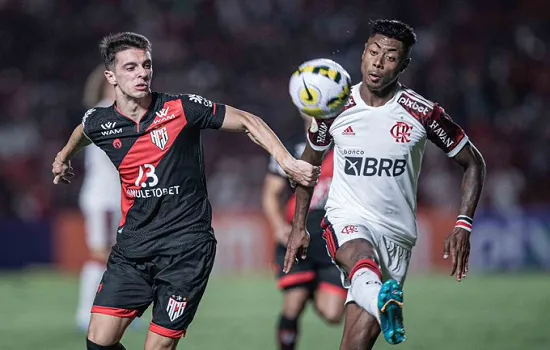 Atlético-GO e Flamengo empatam em jogo com emoção até o fim