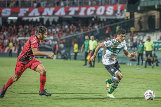 Campeonato Paranaense: Coritiba mantém liderança após empate com Athletico-PR