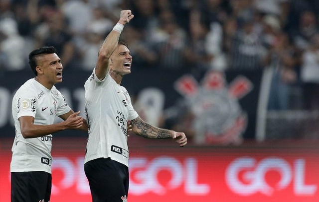 Corinthians supera Cruzeiro na estreia do Brasileirão