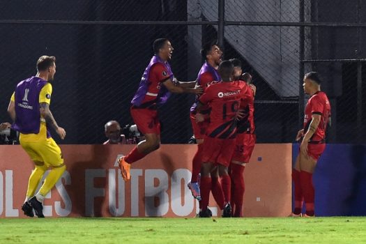 Libertadores: Athletico bate Libertad para manter liderança do Grupo G