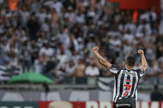 Com Hulk artilheiro, Galo vence Ceará e abre mais na ponta da Série A