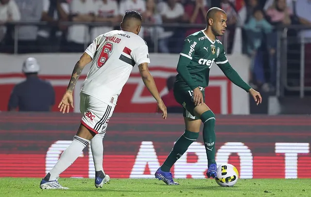 Palmeiras aproveita vacilos de Arboleda e ganha do São Paulo