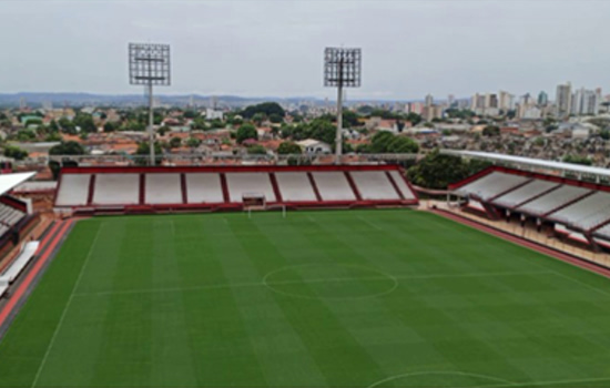 Atlético-GO recebe o lanterna Chapecoense em Goiânia