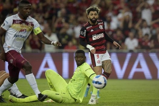 Em noite de 7 a 1, Flamengo avança na Libertadores