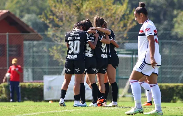 Corinthians sobra diante do São Paulo