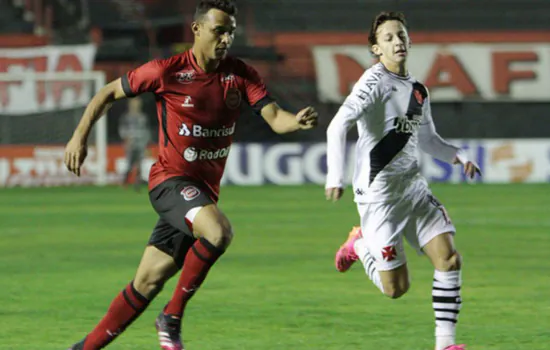 Série B: Vasco e Brasil de Pelotas se enfrentam