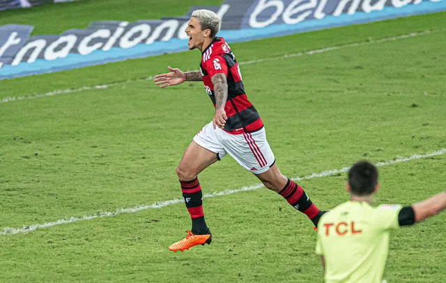 Flamengo vence o Athletico-PR