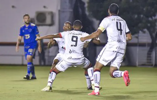 Coritiba vence no fim e aguarda rodada para celebrar acesso à Série A