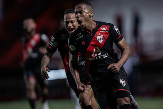 Brasileiro: Atlético-GO derrota Grêmio por 2 a 0, em Goiânia