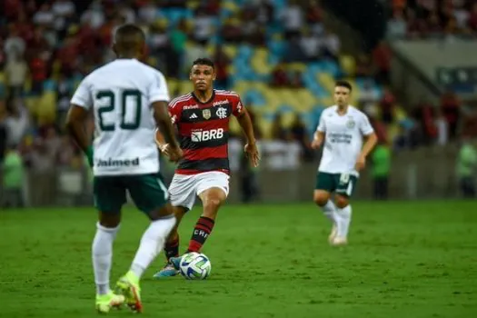 Flamengo vence no Maracanã