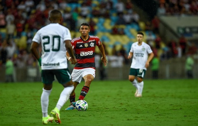 Flamengo vence no Maracanã