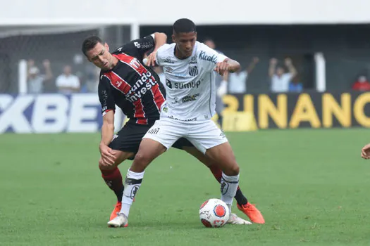 Santos é derrotado pelo Botafogo na Vila Belmiro e segue sem vencer no Paulistão