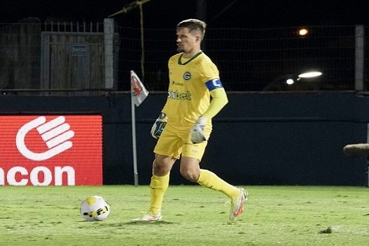 Goiás vence Bragantino nos pênaltis e avança na Copa do Brasil