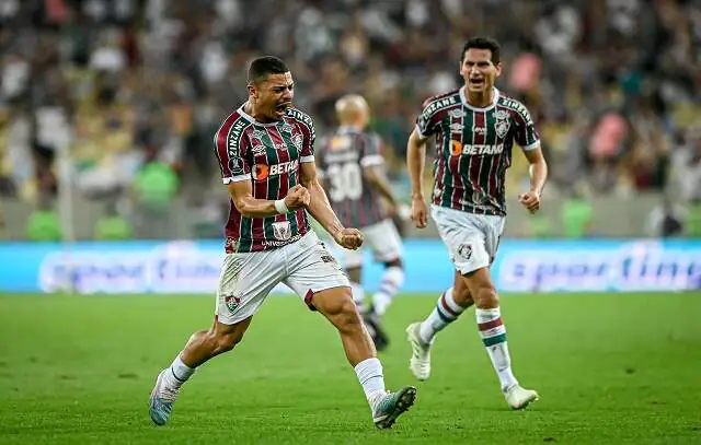 Fluminense joga bem e derrota o Olímpia por 2 a 0 no Maracanã