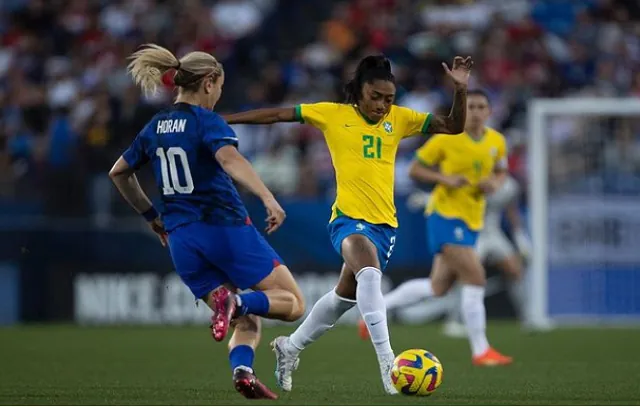 Seleção feminina perde de 2 a 1 para os Estados Unidos