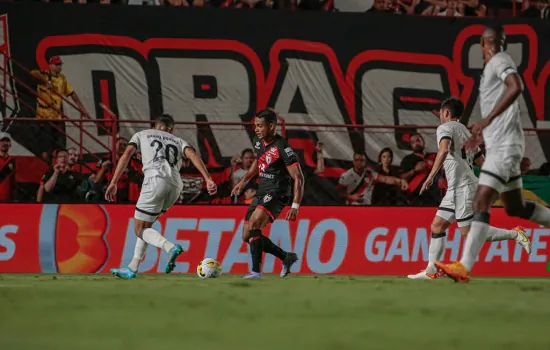 Em jogo de falhas de lado a lado