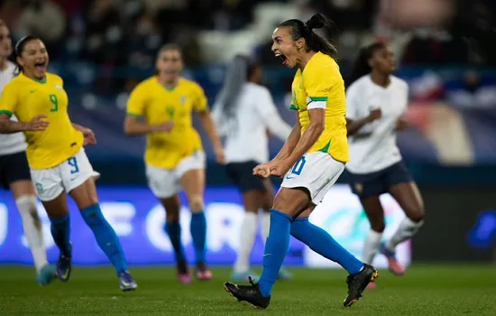 Seleção brasileira feminina perde de virada da França