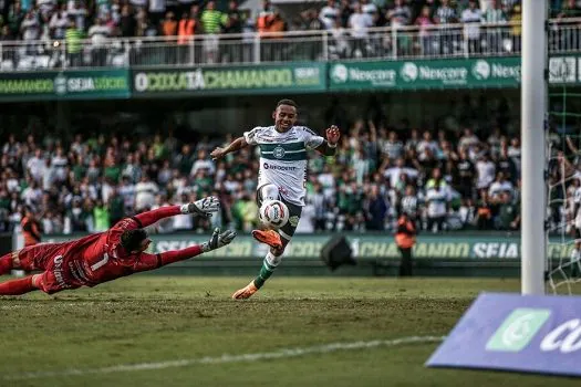 Coritiba deslancha no 2º tempo, bate Maringá e conquista o Paranaense