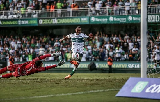 Coritiba deslancha no 2º tempo