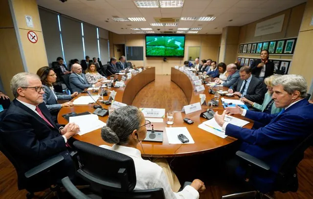 John Kerry e Marina Silva discutem clima e medidas ambientais