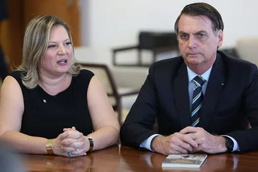 Joice: Bolsonaro disse estar entre a cruz e a espada sobre vetos da Lei de Abuso