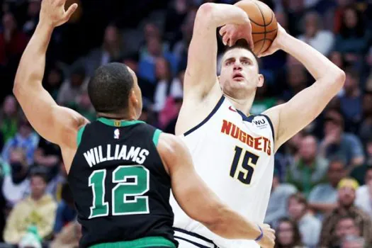 Jokic faz ‘triple-double’ e Nuggets vencem Celtics em duelo de líderes na NBA