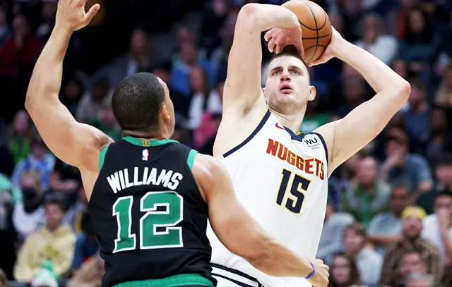 Jokic faz ‘triple-double’ e Nuggets vencem Celtics em duelo de líderes na NBA