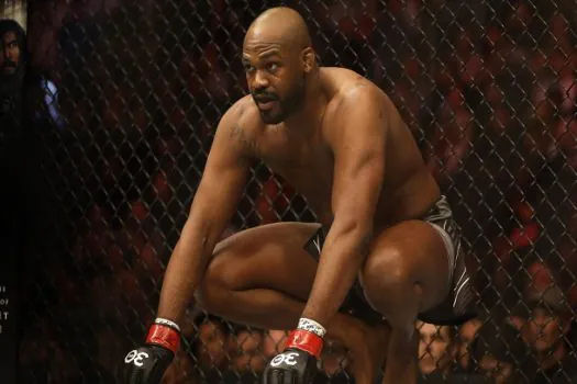 Jon Jones ‘atropela’ Ciryl Gane e é o novo campeão dos pesos pesados UFC