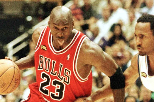 Camisa usada por Jordan nas finais de 1998 da NBA é vendida por US$ 10 milhões