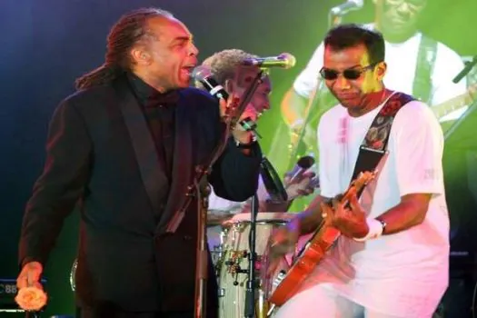 Gilberto Gil e Jorge Ben Jor cantam juntos em centenário do Copacabana Palace