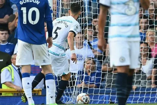 Chelsea derrota o Everton com gol de Jorginho e estreia com vitória no Inglês